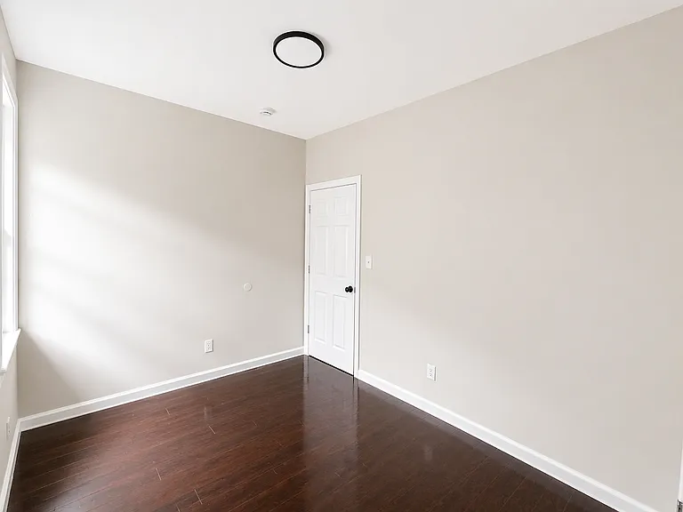 271-273 S 8th St #2 — Photo 5