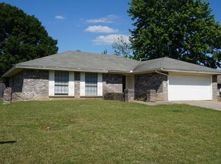 5901 Chapel Downs Ct, Arlington, TX 76017