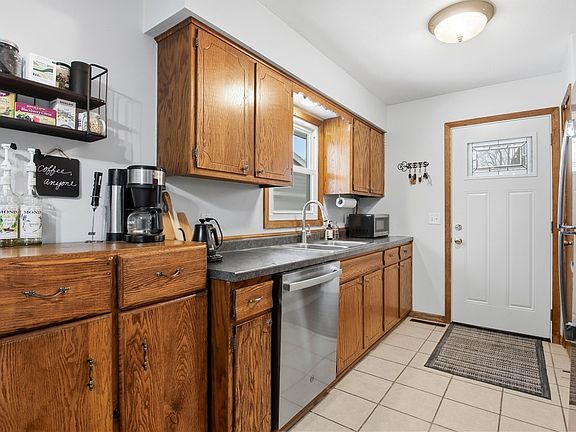 5th image of 2553 Spooner Avenue