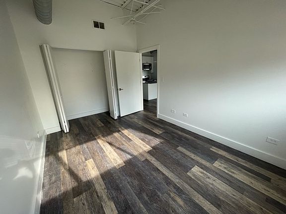 5th image of 460 Coventry Ln #209