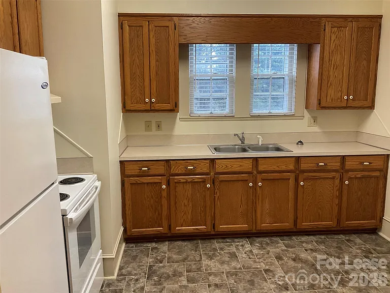 409 N Main St #6 — Photo 9