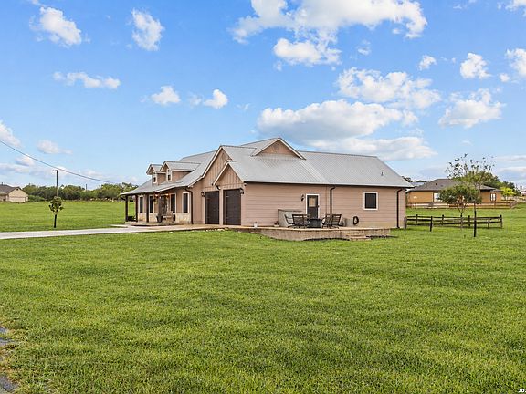 3rd image of 445 SPANISH GRANT CIR