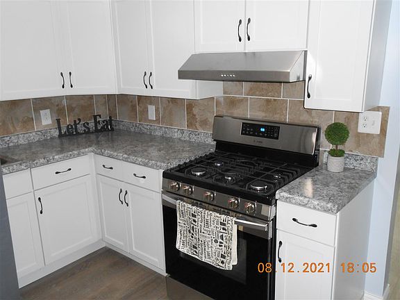 5th image of 649 Sydney Ave