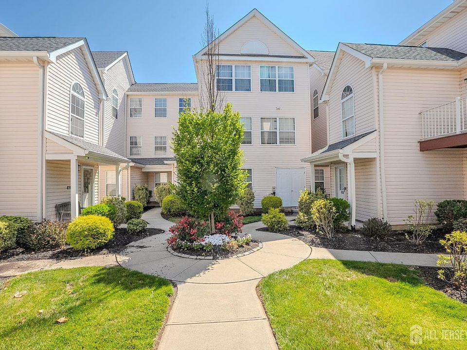 1st image of 118 Copeley Way