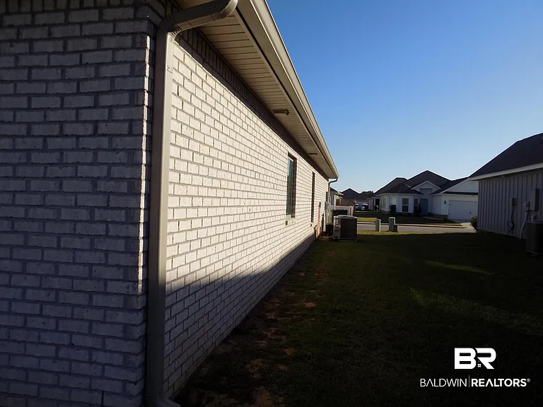 22928 Lieutenant Ave — Photo 2