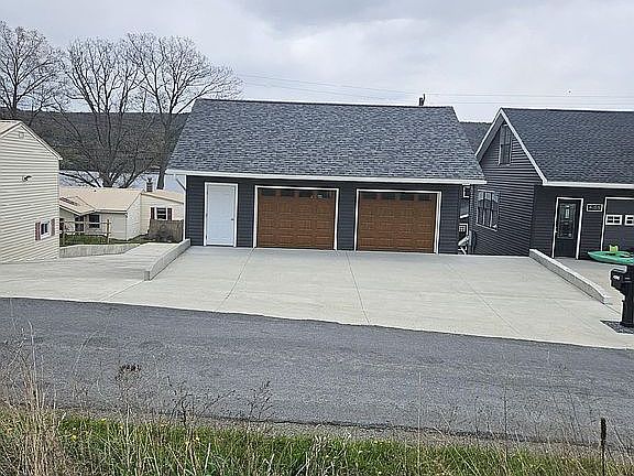 3rd image of 4190 Shorewood Dr