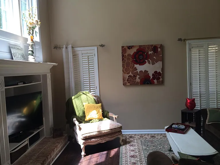 305 Bloomfield Ct — Photo 3