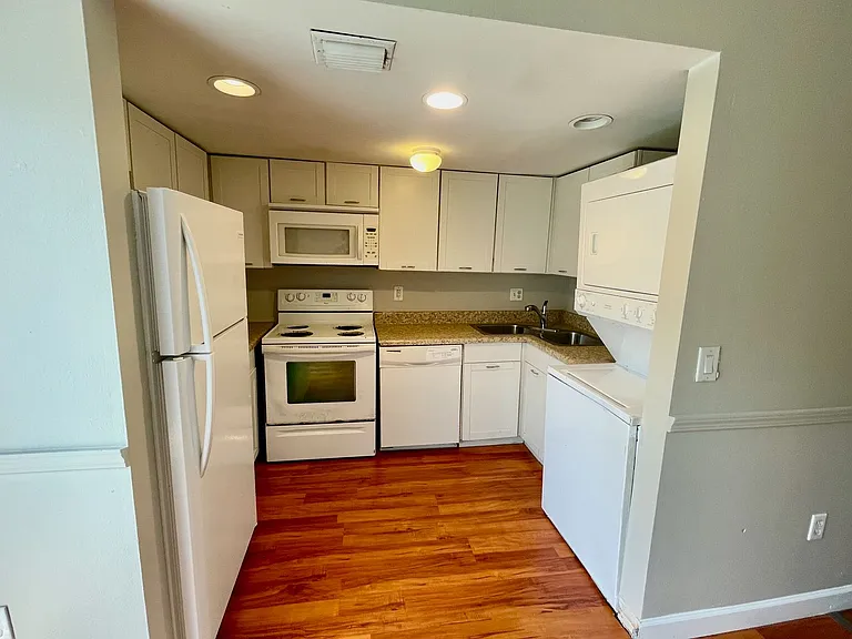 6083 S Village Cir — Photo 10