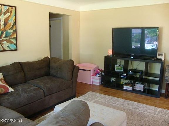 4th image of 27125 Larchmont St