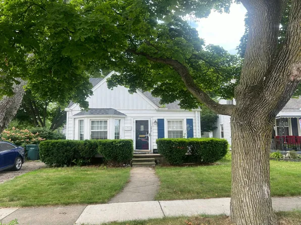 2612 Grindley Park St, Dearborn, MI 48124