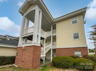 8929 Meadow Vista Rd, Charlotte, NC 28213