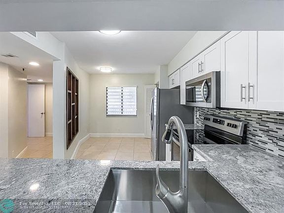 4th image of 2202 S Cypress Bend Dr APT 202