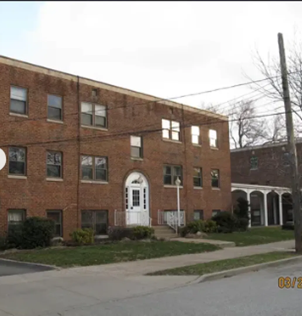 1-2 bedroom units on West 9th Street — Photo 1