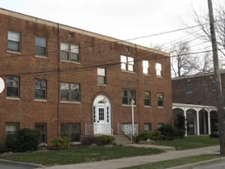 440 W 9th St — Photo 1