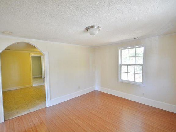 3rd image of 628 N Fisher St