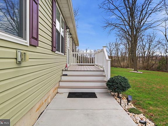 5th image of 1025 White Oak Rd