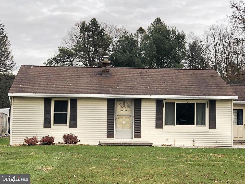 2nd image of 208 Eisenhower Rd