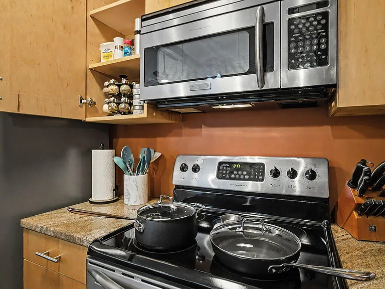 261 S Limestone St #304 — Photo 27