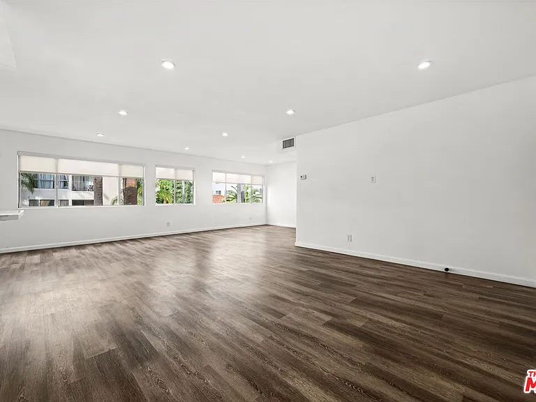 136 S Palm Dr #301 — Photo 3
