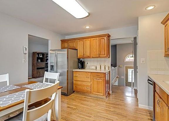 5th image of 35 Newbury St