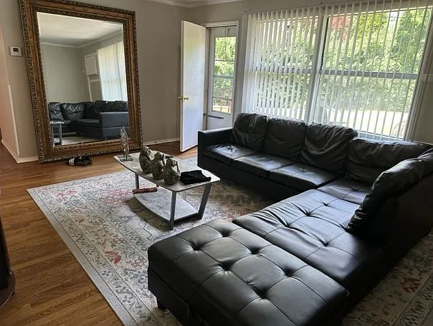 1433 N Race Ave — Photo 9