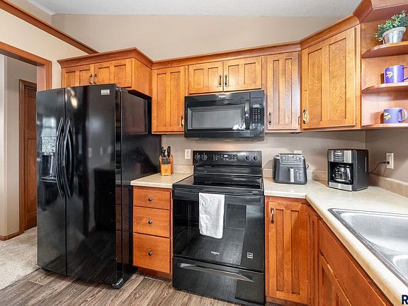 3rd image of 7316 W 65th St