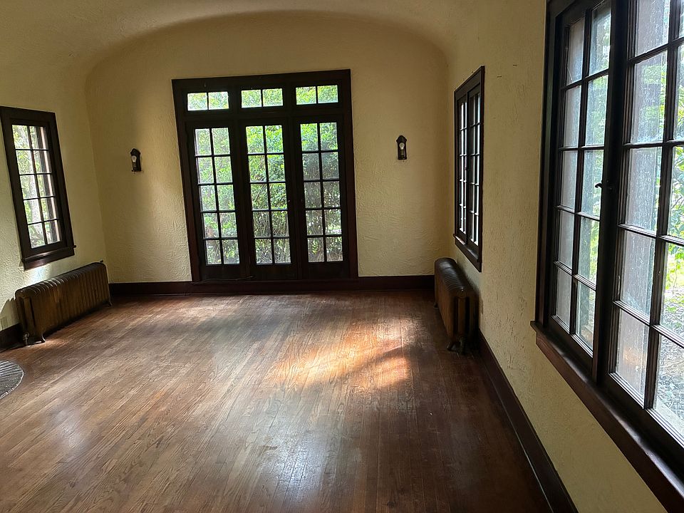 1st image of 642 NW 9th St