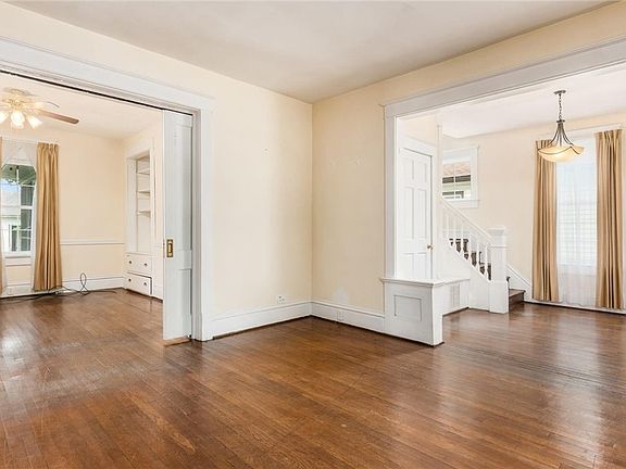 5th image of 539 Merrick Ave