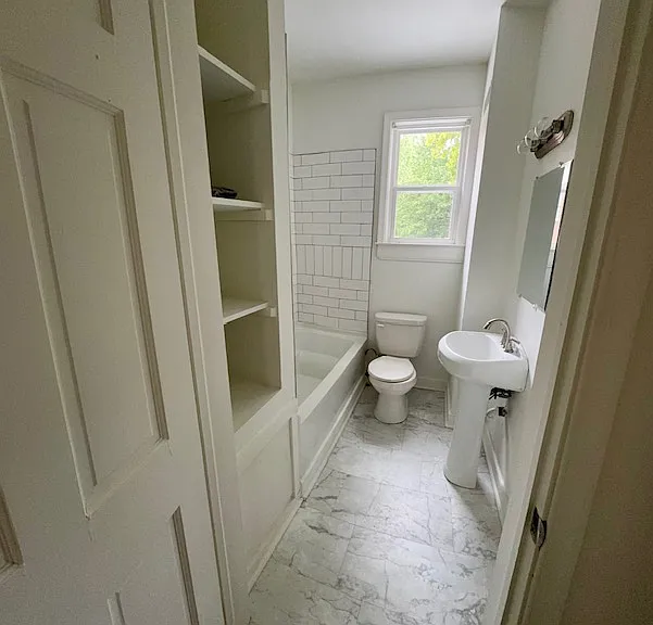upstairs full bathroom