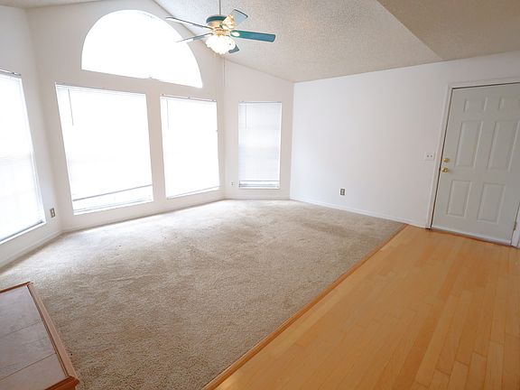 4th image of 943 Bakewell Ct APT 201