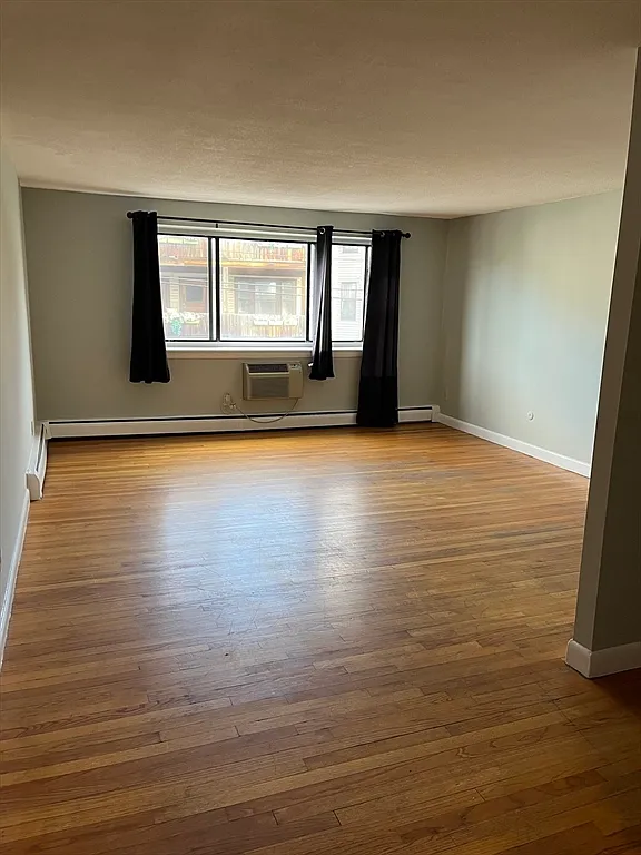2 bed, 1.0 bath, 900 sqft, $2,650 — Photo 2