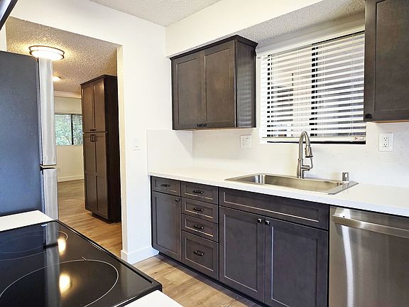4th image of 2572 Knollwood Ct APT 202