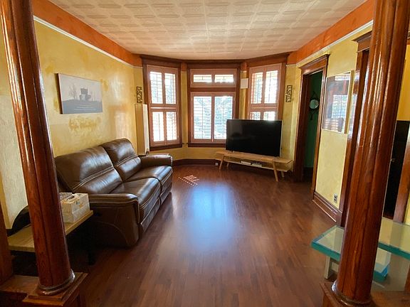 3rd image of 10707 S Avenue H