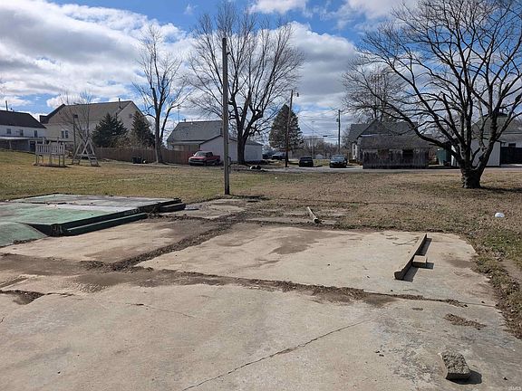 4th image of 3 Maple Ct