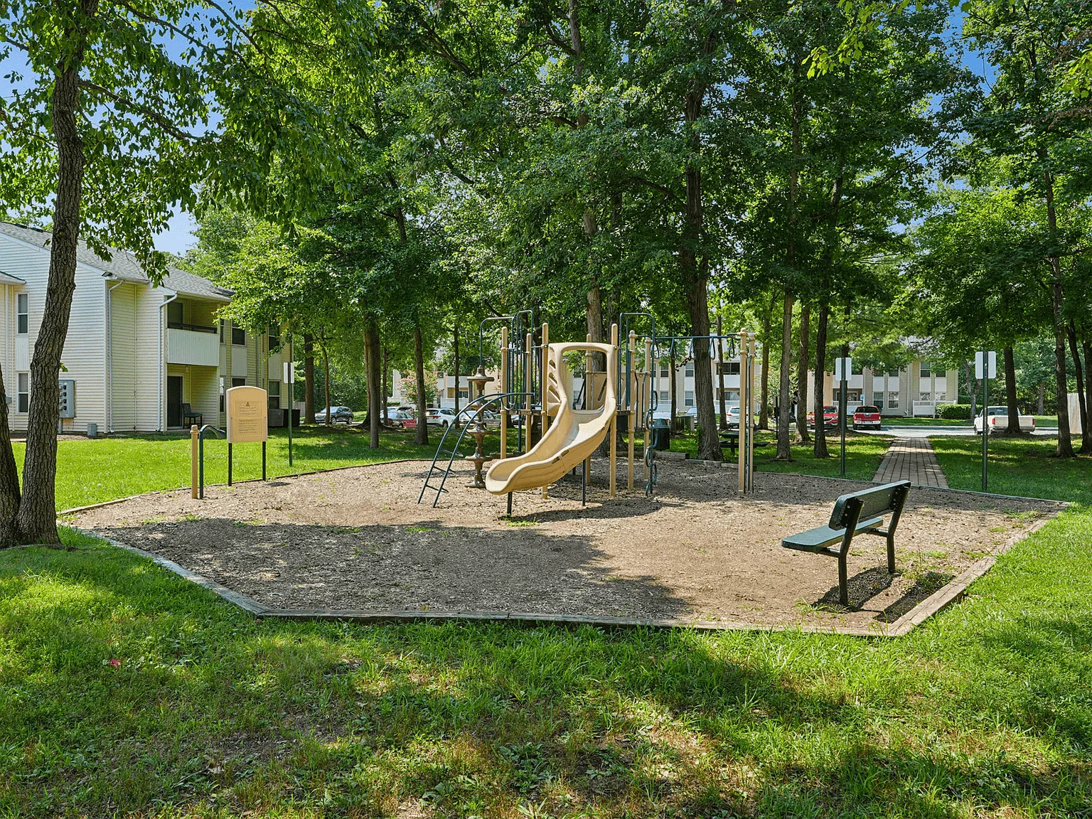 Hunter's Run Apartments — Photo 4