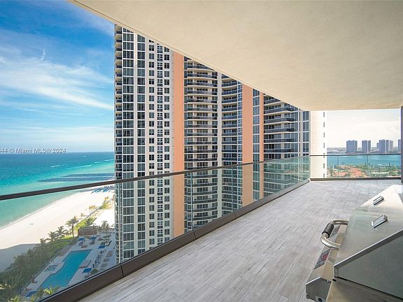 4th image of 18975 Collins Ave Unit 1404