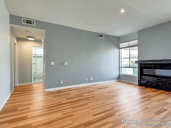 3rd image of 1310 N Detroit St APT 206