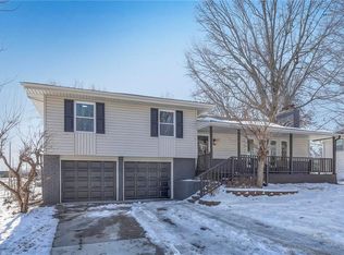821 NE Chestnut St, Lees Summit, MO 64086