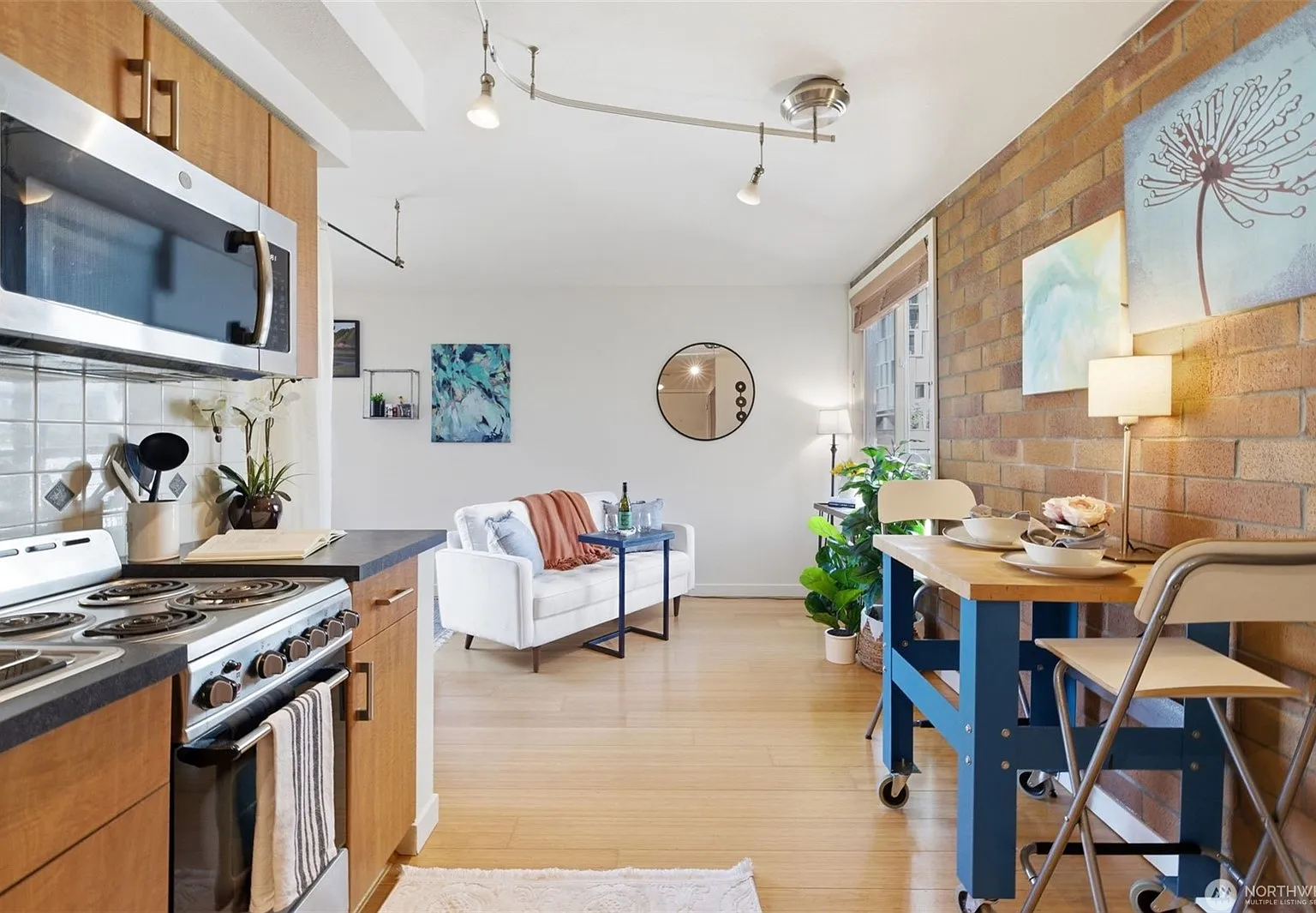 Studio, 320 sqft, $1,400 — Photo 4