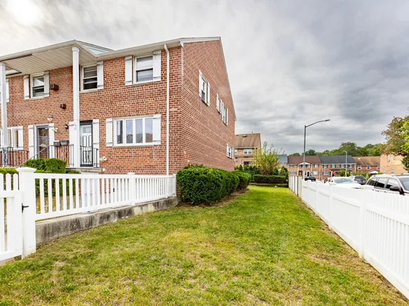 24002 65th Ave, Flushing, NY 11362