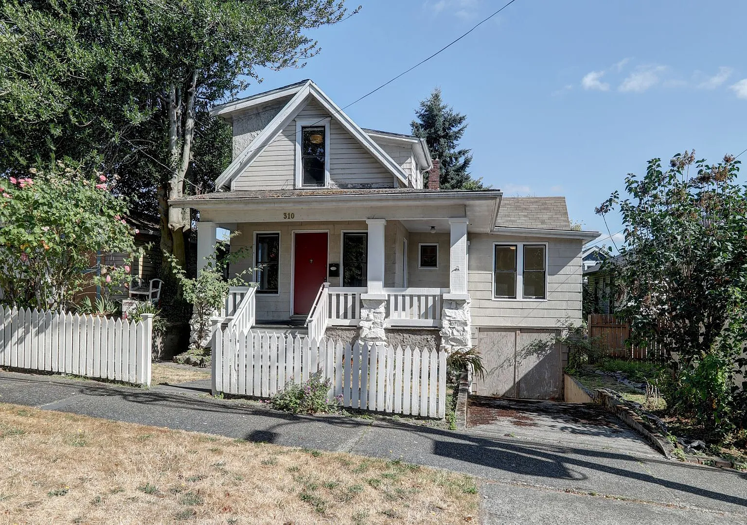 Great Location! 3 Bedroom/1.5 Bathroom House Near Green Lake! — Photo 2