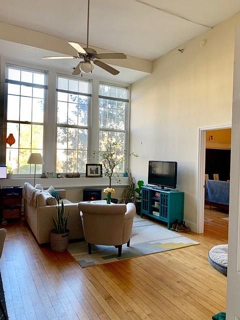 1st image of 3100 Kensington Ave #201
