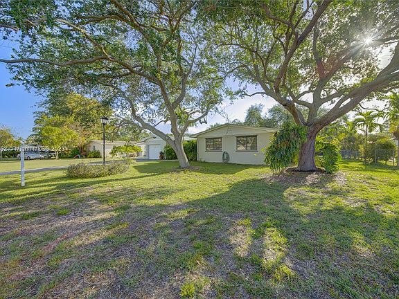 3rd image of 17521 SW 84th Ct