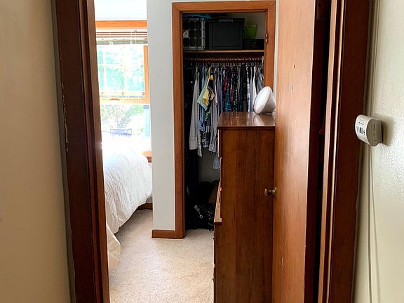 Smaller bedroom entry