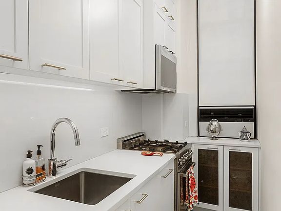 5th image of 11 W 81st St #1B