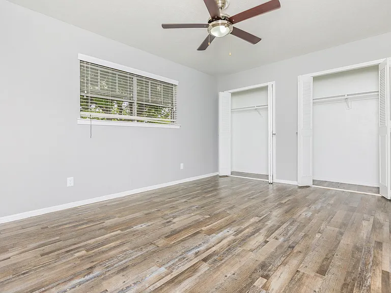Camelot Apartments — Photo 32