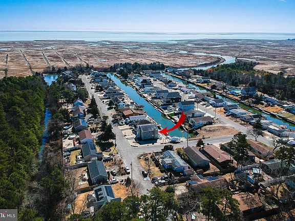 2nd image of 20 Edgewater Dr