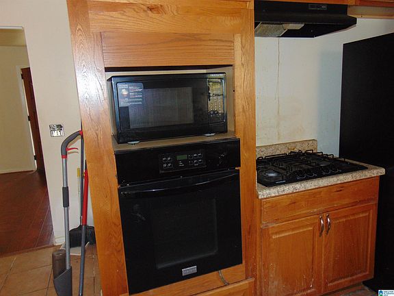 4th image of 1532 Maple Ave SW