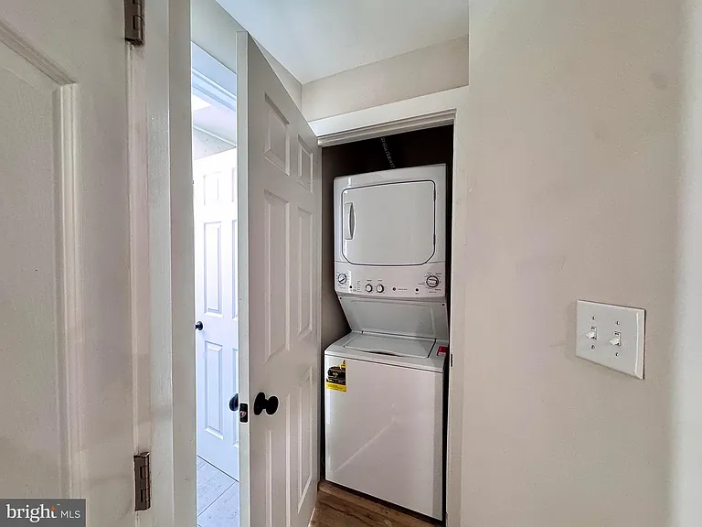 255 S 44th St #3 — Photo 8