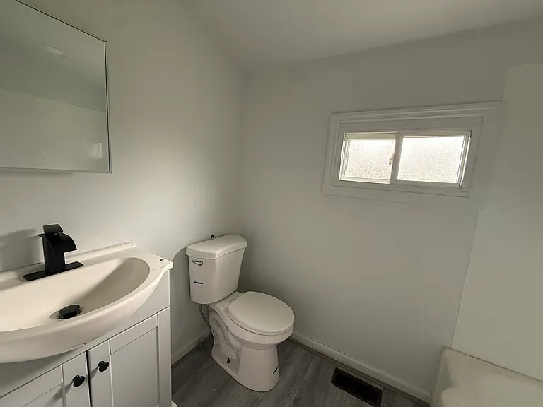 2487 Walnut St — Photo 5